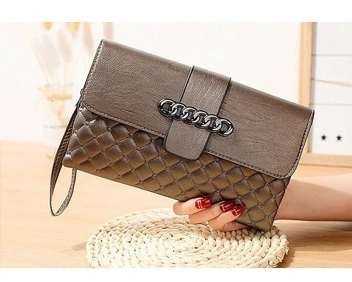 Eksklusive Designer Clutches i Assorterede Teksturer